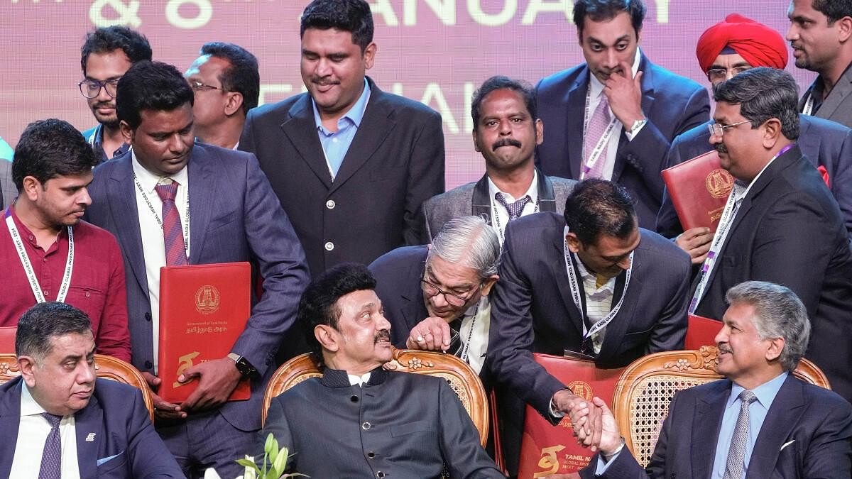 <div class="paragraphs"><p>Tamil Nadu Chief Minister MK Stalin with Mahindra Group Chairman Anand Mahindra, Minister for Industries TRB Rajaa along with other dignitaries at the valedictory ceremony of the Global Investors Meet-2024, at Nandambakkam in Chennai.</p></div>