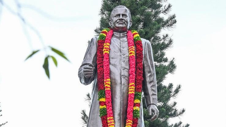 <div class="paragraphs"><p>The statue of Devaraj Urs at&nbsp; Vidhana Soudha in Bengaluru.</p></div>