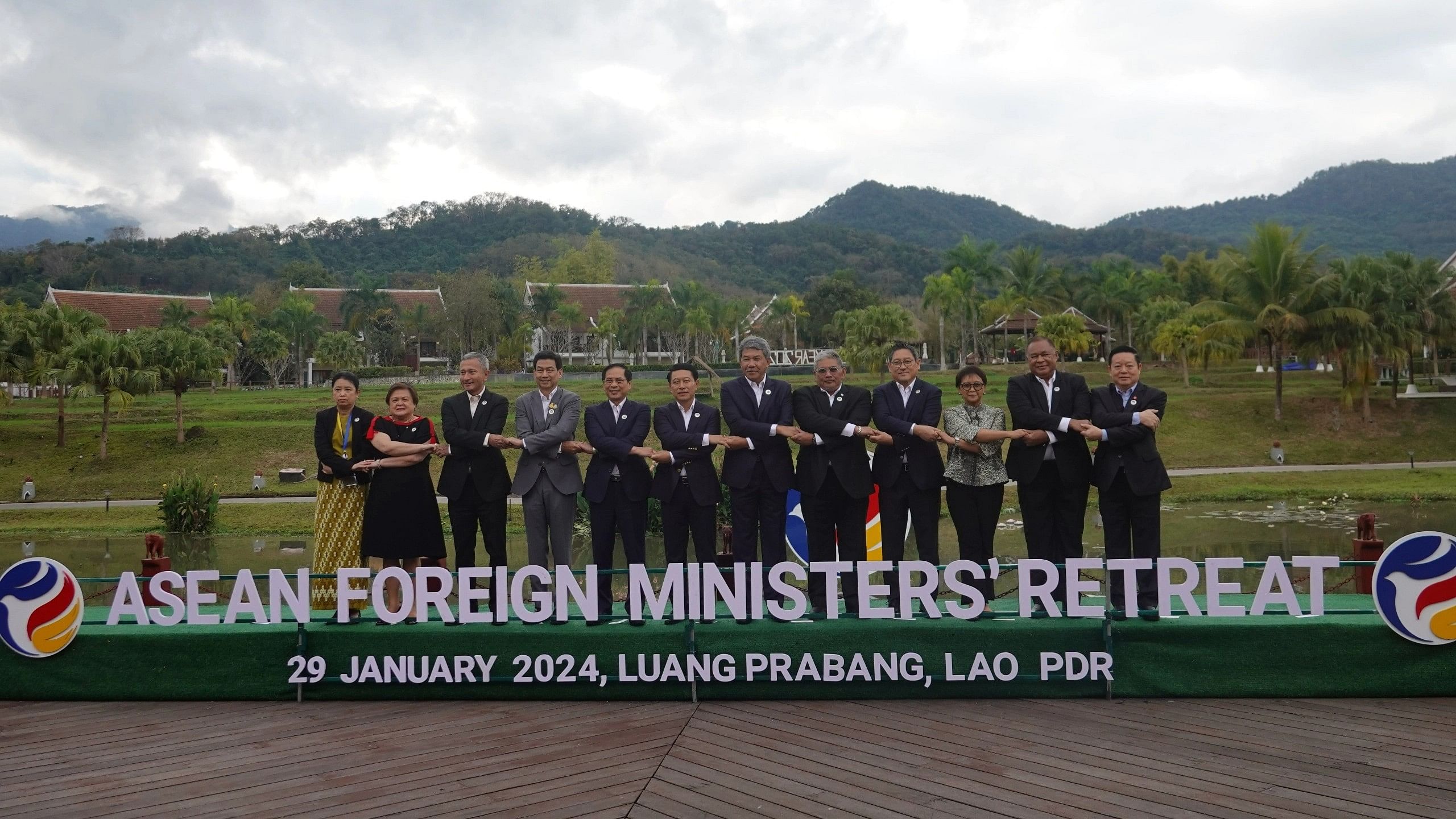 <div class="paragraphs"><p>In the picture,&nbsp;Secretary General Dr Kao Kim Hourn at the ASEAN Foreign Ministers’ Retreat chaired by Deputy Prime Minister &amp; Minister of Foreign Affairs Saleumxay Kommasith. The retreat discussed ASEAN priorities under Laos’ Chairmanship theme “ASEAN: Enhancing Connectivity and Resilience”.</p></div>