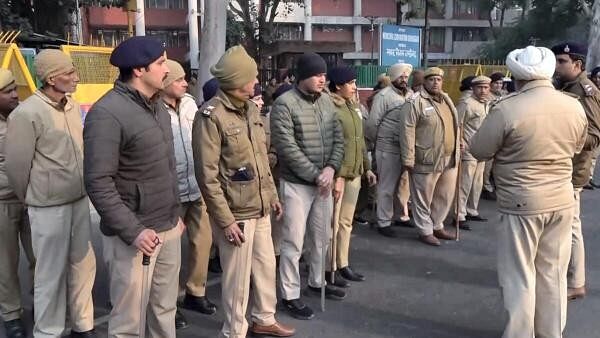 <div class="paragraphs"><p>Security personnel stand guard near the Chandigarh Municipal Corporation ahead of mayoral polls, in Chandigarh.</p></div>