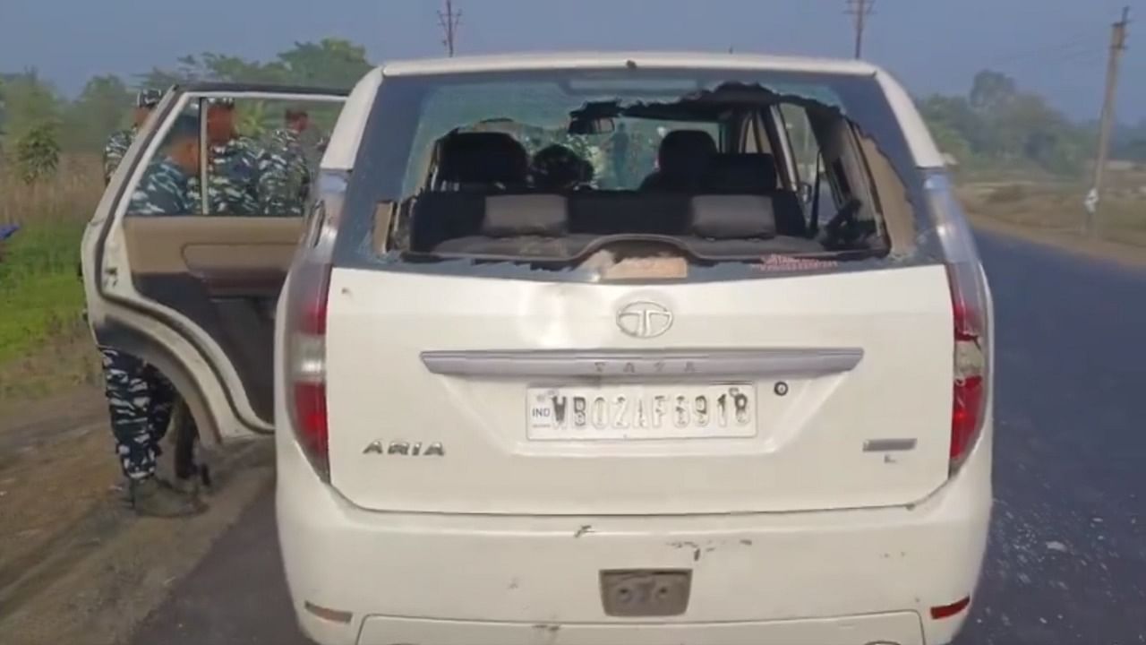 <div class="paragraphs"><p>Screengrab of a video showing the ED car attacked in West Bengal.</p></div>