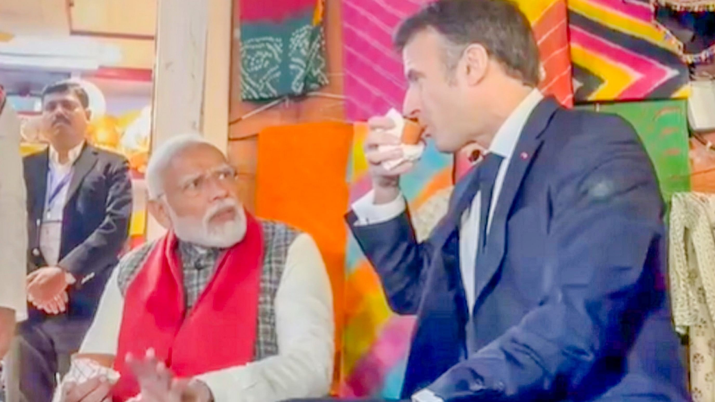 <div class="paragraphs"><p>Prime Minister Narendra Modi and French President Emmanuel Macron enjoy a cup of tea in Jaipur</p></div>
