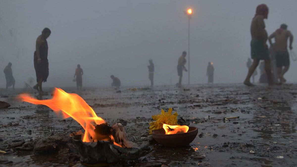 <div class="paragraphs"><p>Makar Sankranti at Gangasagar.</p></div>