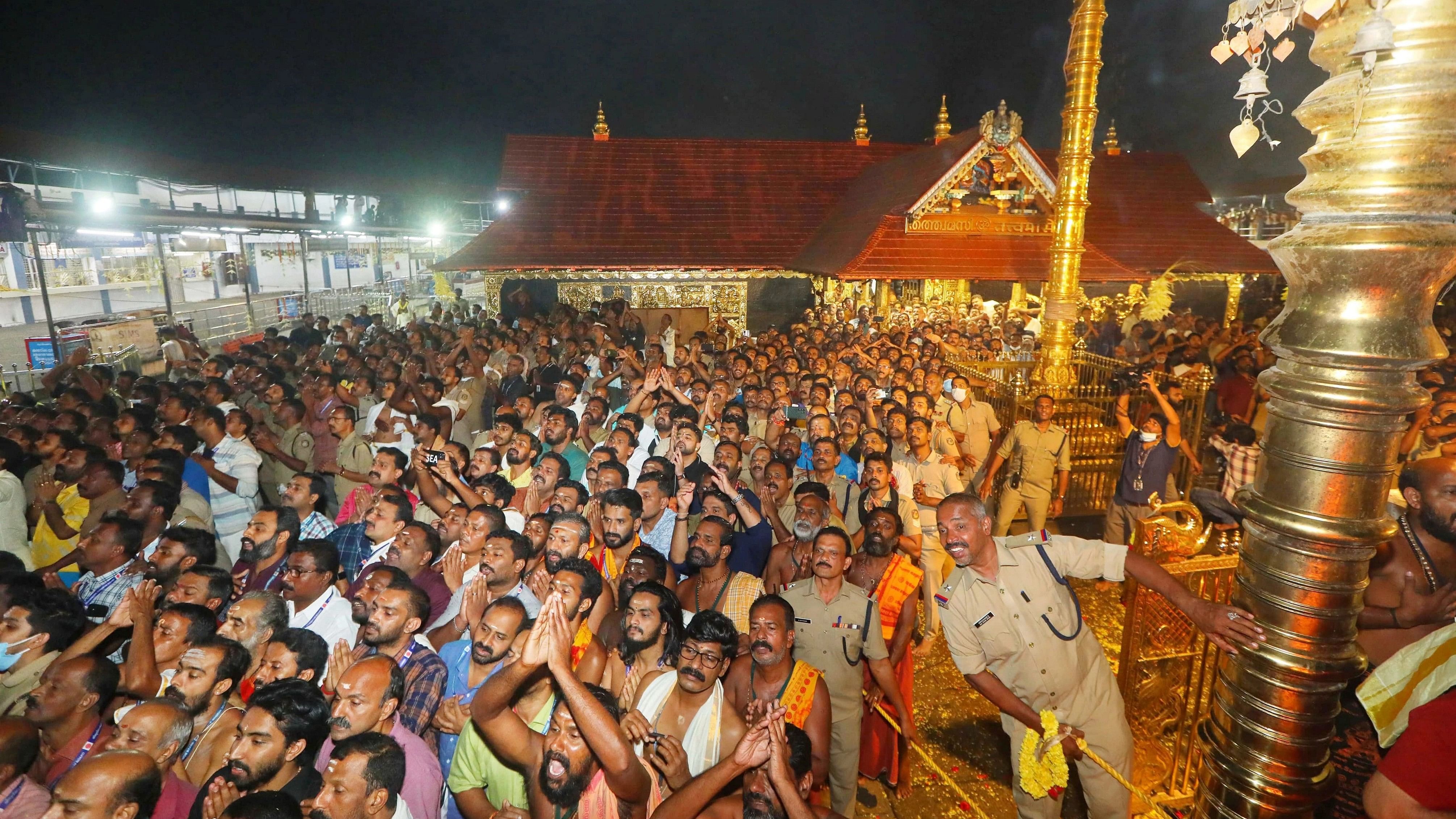 <div class="paragraphs"><p>Devotees throng Sabarimala Ayyappan temple.</p></div>