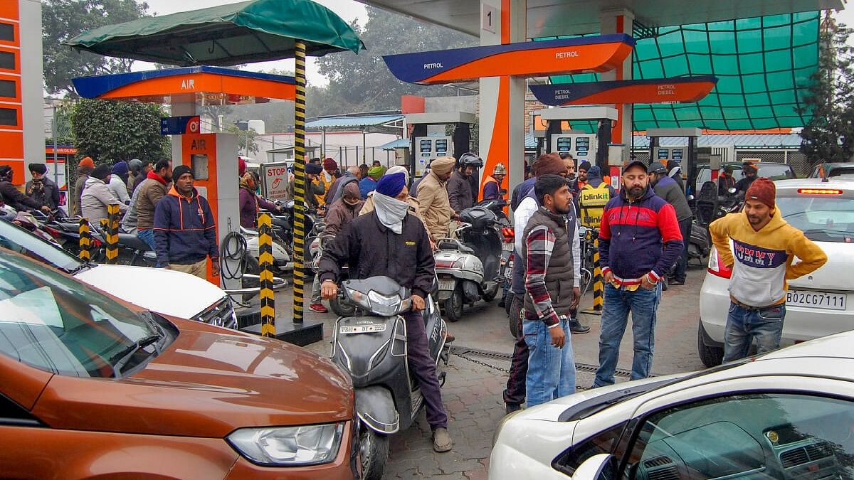<div class="paragraphs"><p>Heavy rush at a petrol pump following nationwide strike of oil tankers over new provisions regarding hit-and-run cases under Bharatiya Nyaya Sanhita, in Amritsar.</p></div>