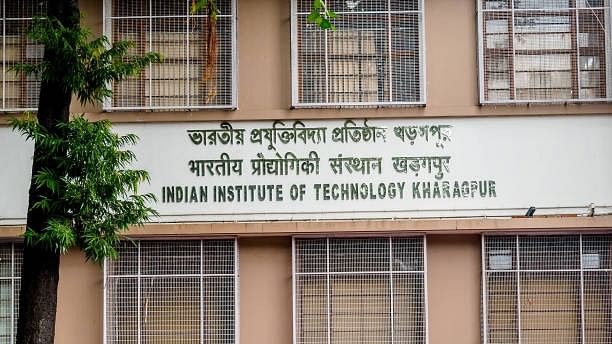 <div class="paragraphs"><p>The Indian Institute of Technology  Kharagpur.</p></div>
