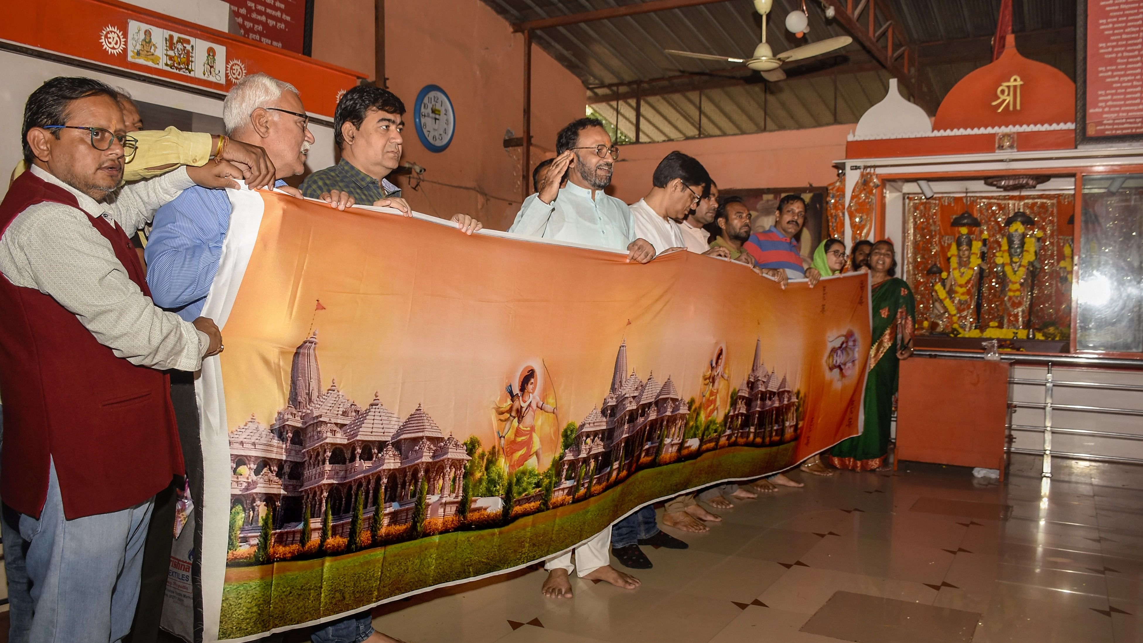 <div class="paragraphs"><p>Surat: Cloth merchants show a saree featuring Shri Ram Janambhoomi Temple prepared ahead of the consecration ceremony at the temple, in Surat, Sunday, January 7, 2024.</p></div>