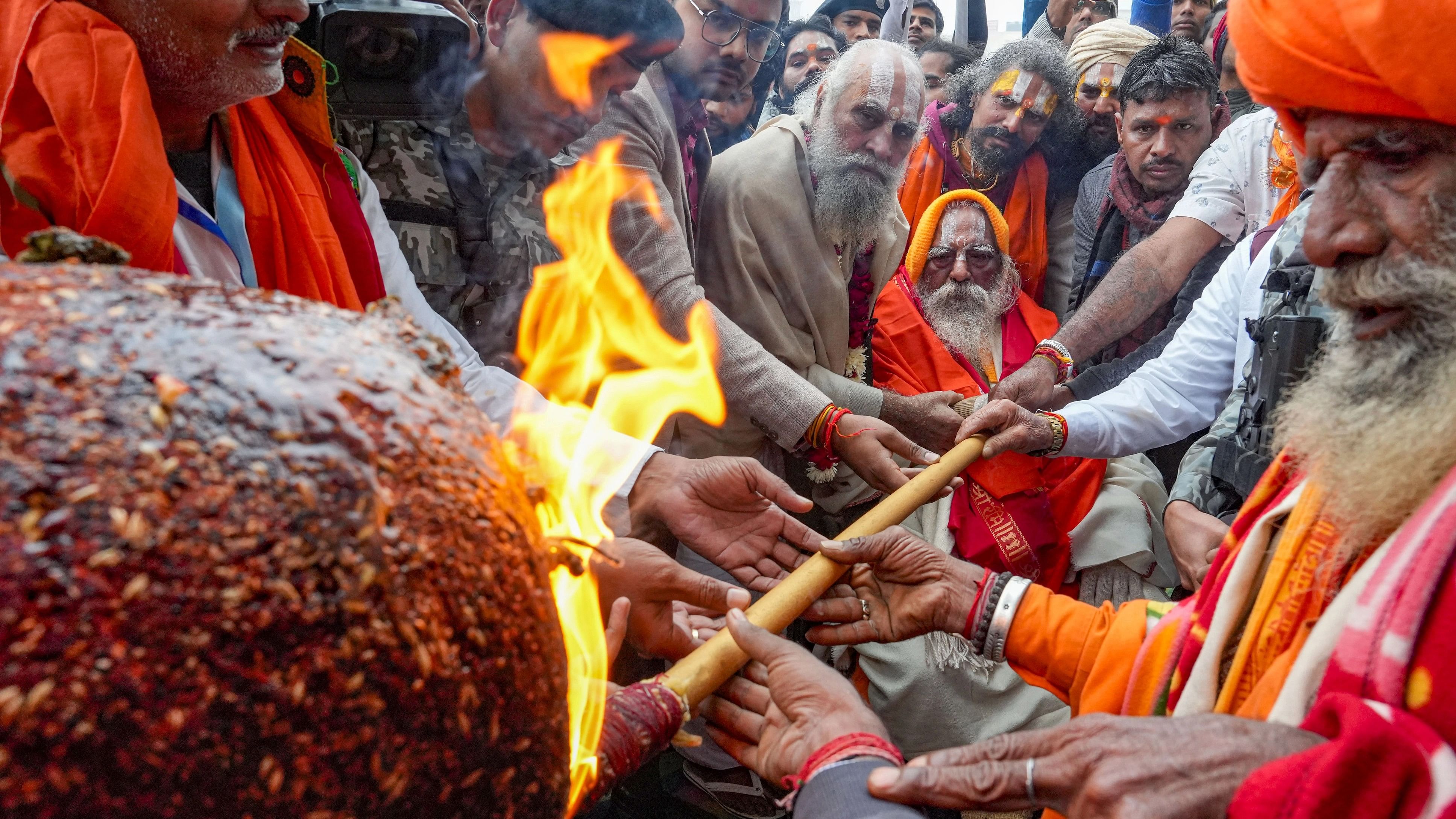 <div class="paragraphs"><p>Mahant Nritya Gopal Das lights a 108-ft long incense stick (dhoop-batti) brought from Vadodara in Gujarat ahead of the Ram Mandir 'Pran Pratishthan' programme, in Ayodhya district, Tuesday, January 16, 2024. </p></div>