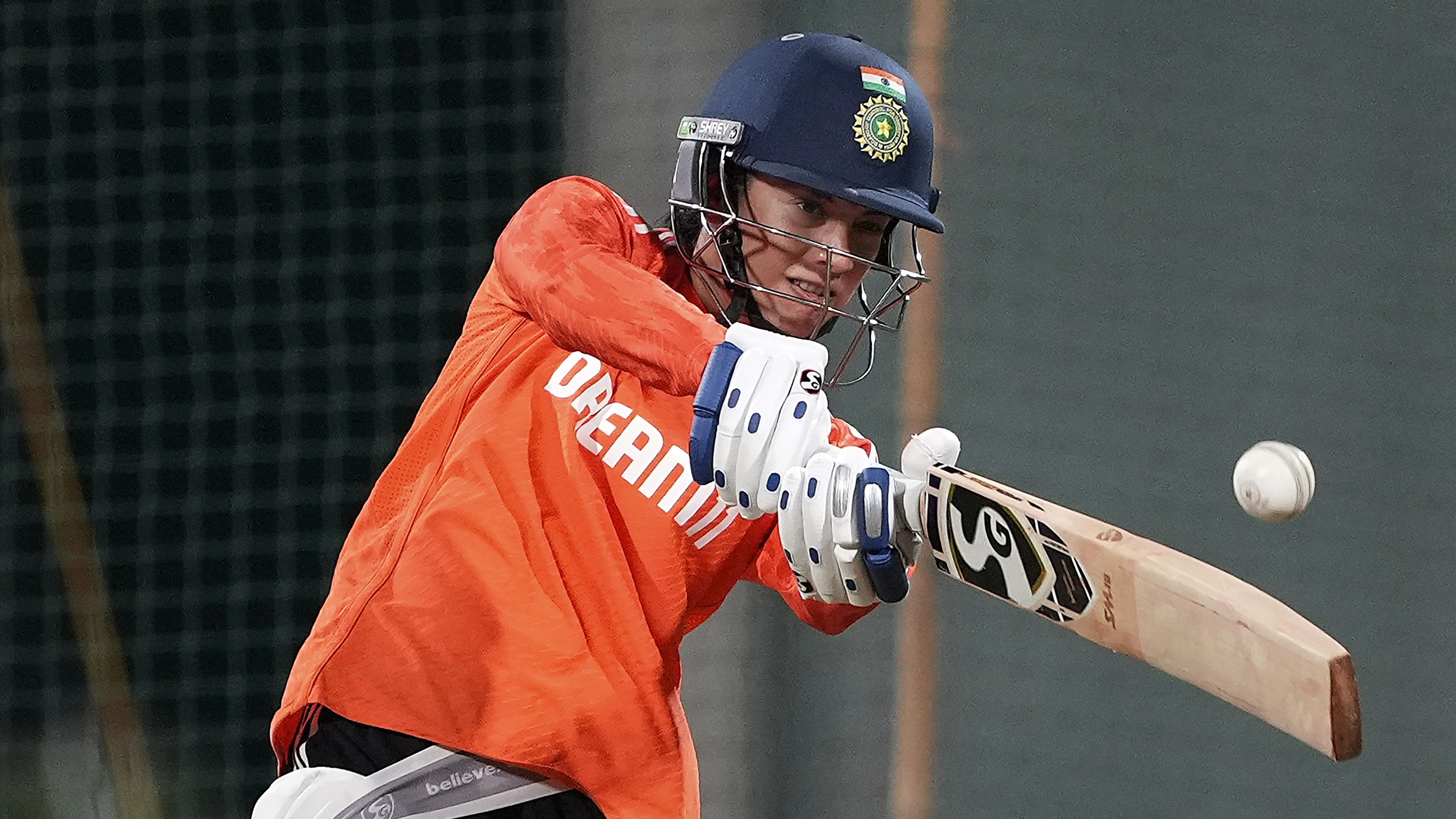 <div class="paragraphs"><p>Smriti Mandhana anchored the Indian run chase with a quickfire half century.&nbsp;</p></div>