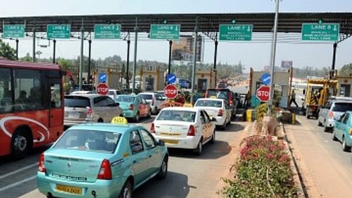 <div class="paragraphs"><p>Representative image of a toll booth</p></div>