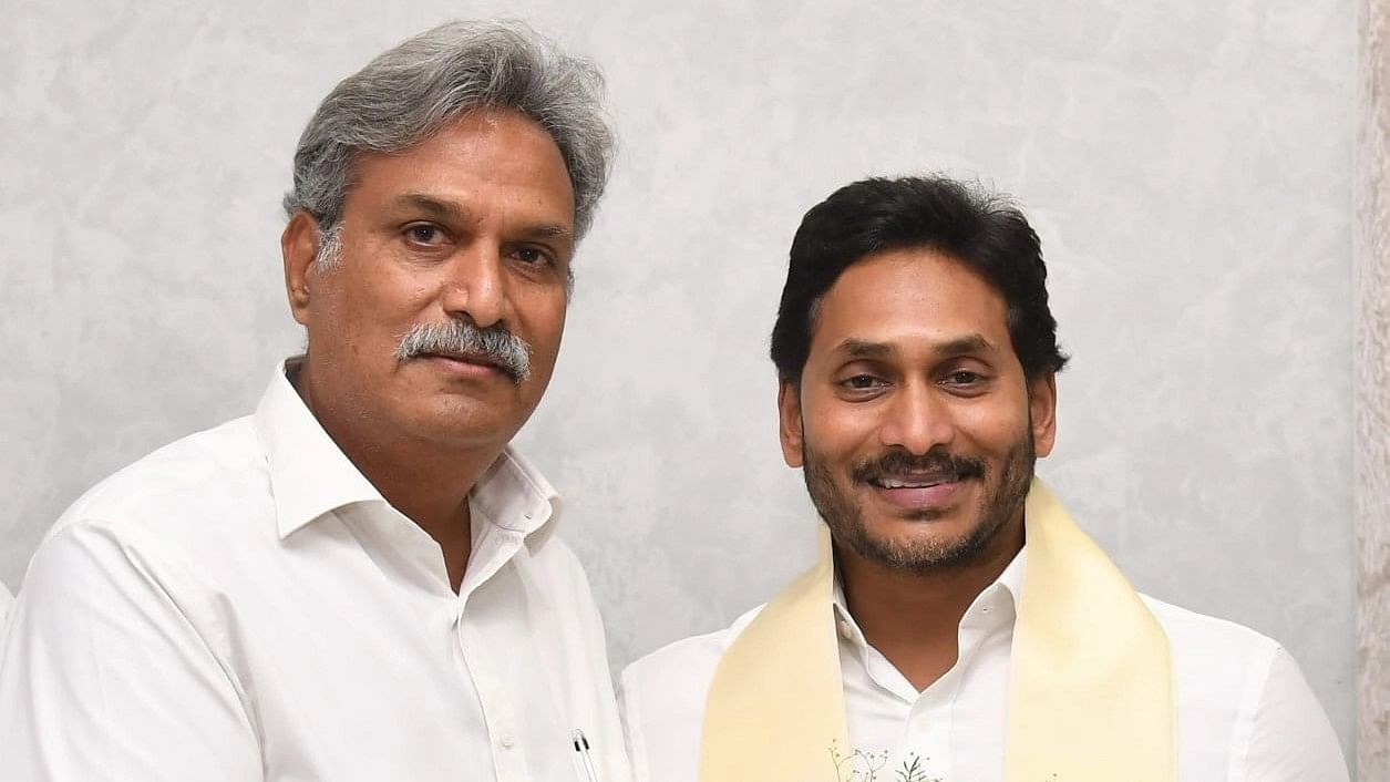 <div class="paragraphs"><p>Kesineni Srinivas with Andra CM Jagan Mohan Reddy.&nbsp;</p></div>