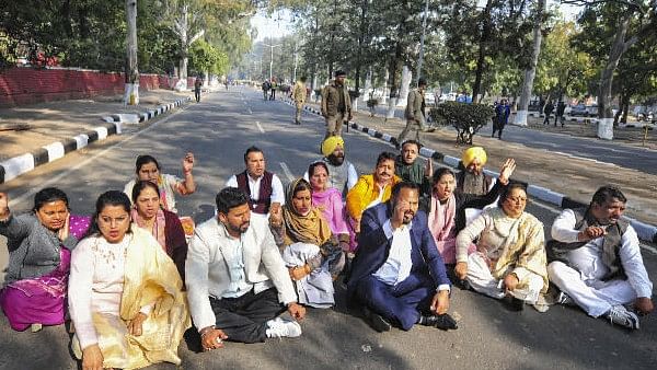 <div class="paragraphs"><p>AAP and Congress councillors protest after the result was declared in the Chandigarh mayoral polls, in Chandigarh.</p></div>