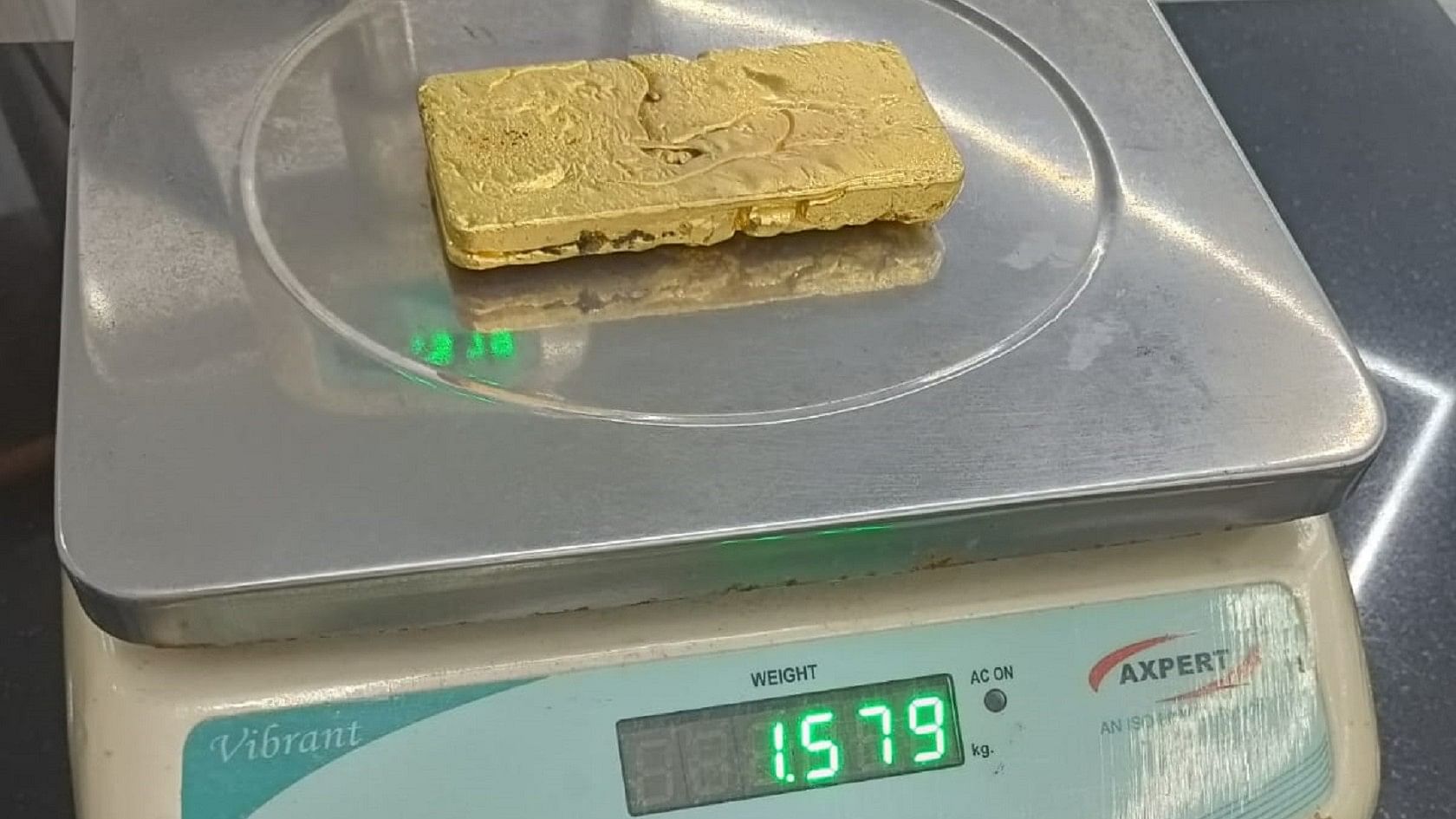 <div class="paragraphs"><p>Gold that was recovered at the airport. </p></div>