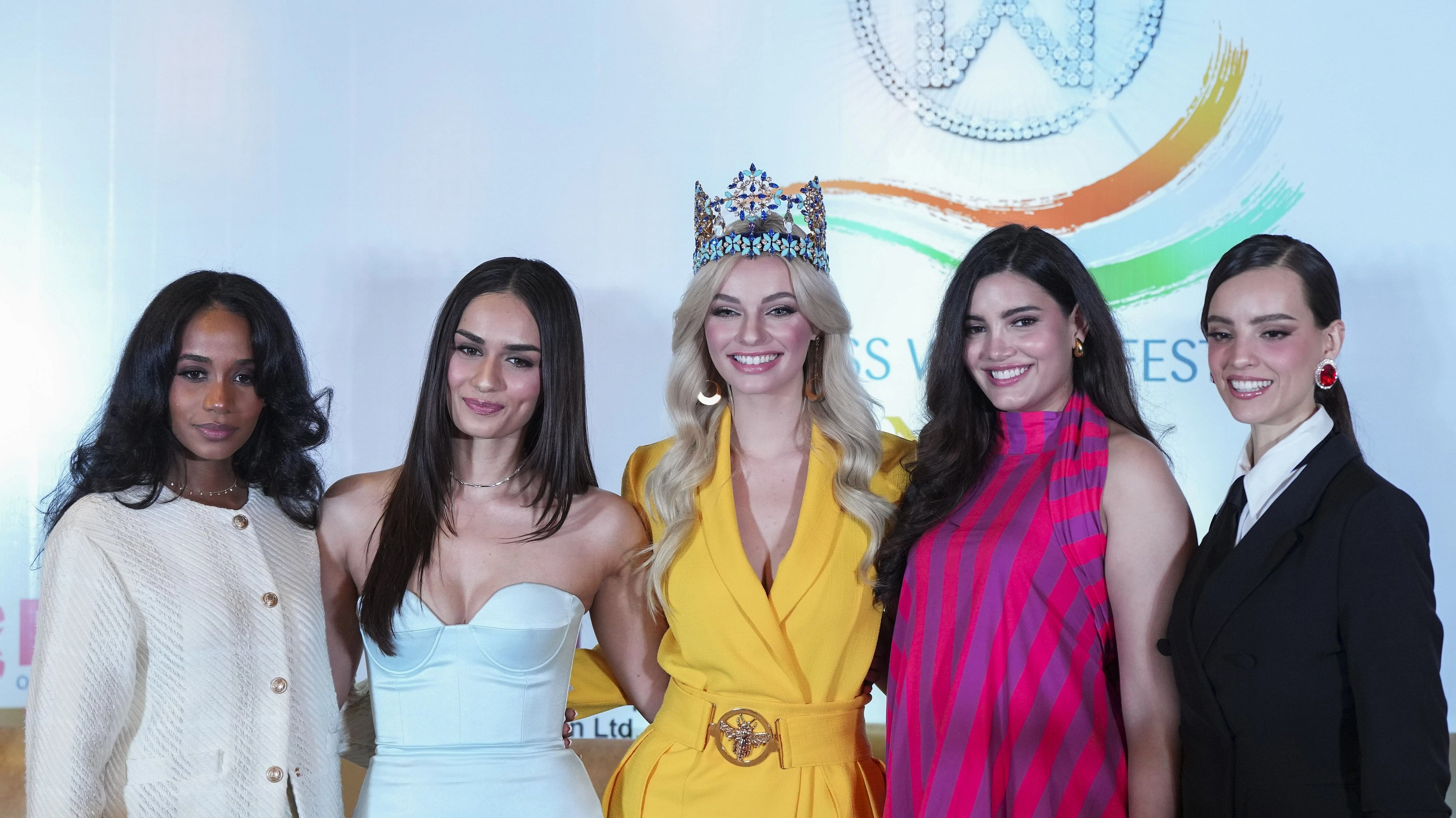 <div class="paragraphs"><p>70th Miss World Karolina Bielawska (C) from Poland with former Miss Worlds Toni-Ann Singh from Jamaica, Manushi Chillar from India, Stephanie Del Valle from Puerto Rico and Vanessa Ponce de Leon from Mexico pose for photos during the official press launch of Miss World, in New Delhi, Friday, February 9, 2024. </p></div>