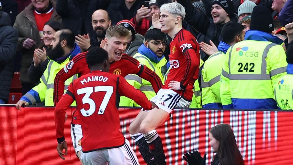 <div class="paragraphs"><p>Manchester United's Alejandro Garnacho celebrates scoring their second goal with Rasmus Hojlund and Kobbie Mainoo.</p></div>