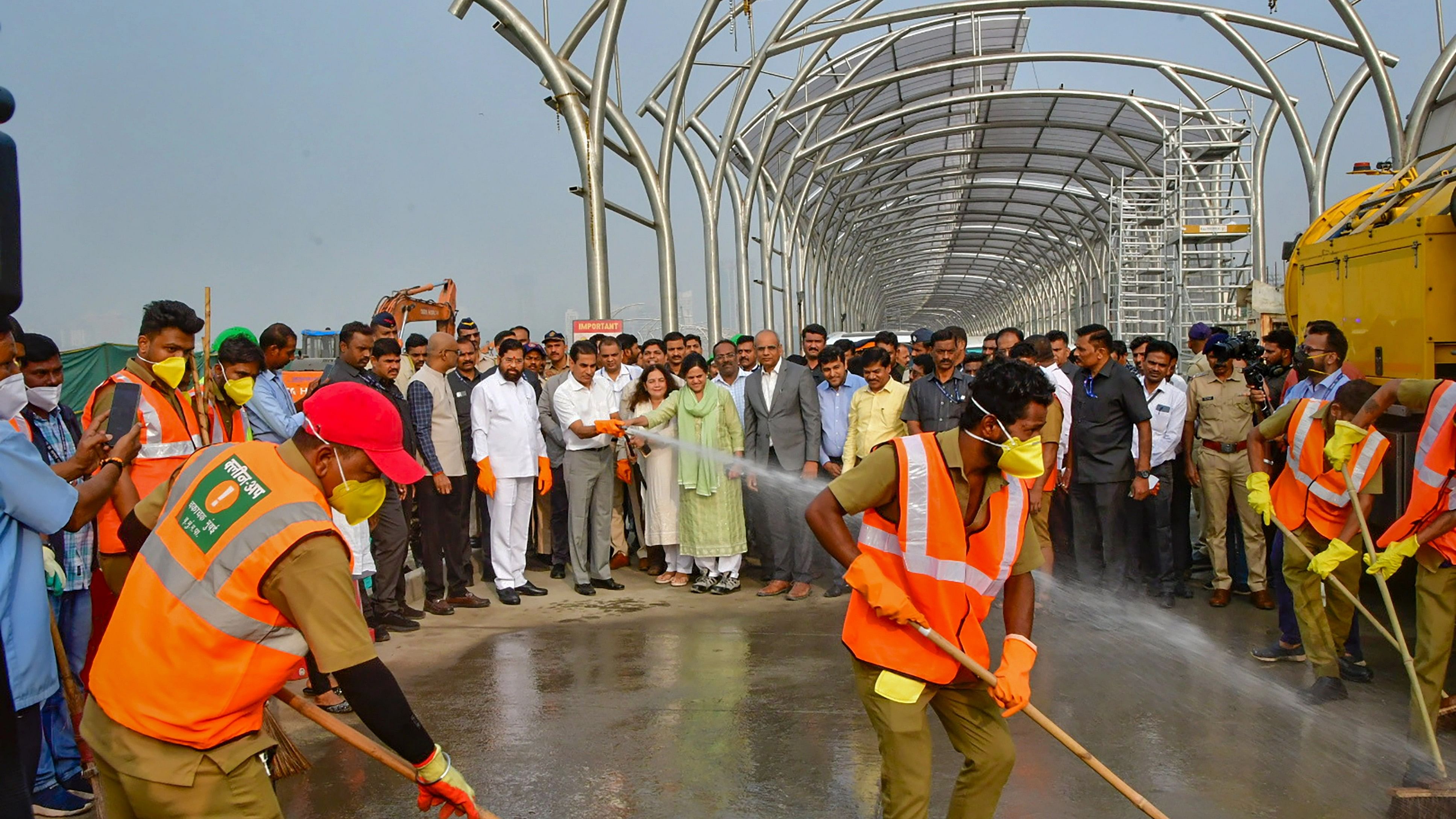 <div class="paragraphs"><p>Maharashtra CM Eknath Shinde visits the Mumbai Coastal Road Project.</p></div>