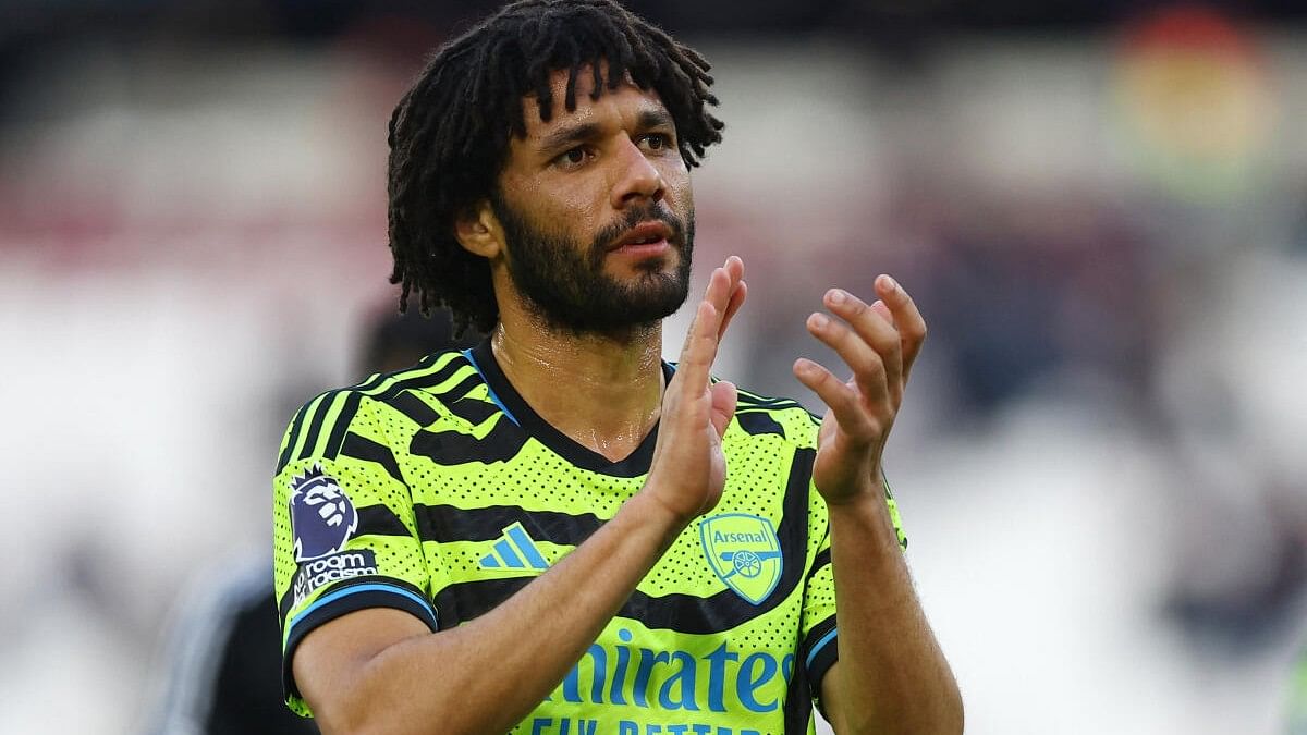 <div class="paragraphs"><p>Arsenal's Mohamed Elneny celebrates after the match with West Ham.&nbsp;</p></div>