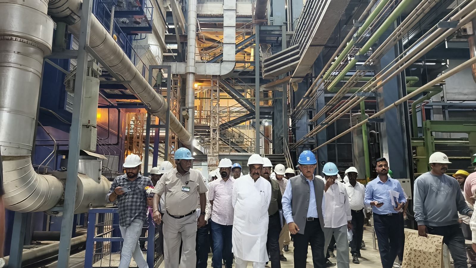<div class="paragraphs"><p>Energy Minister KJ George along with officials inspect the gas power plant in Yelahanka on Wednesday. </p></div>