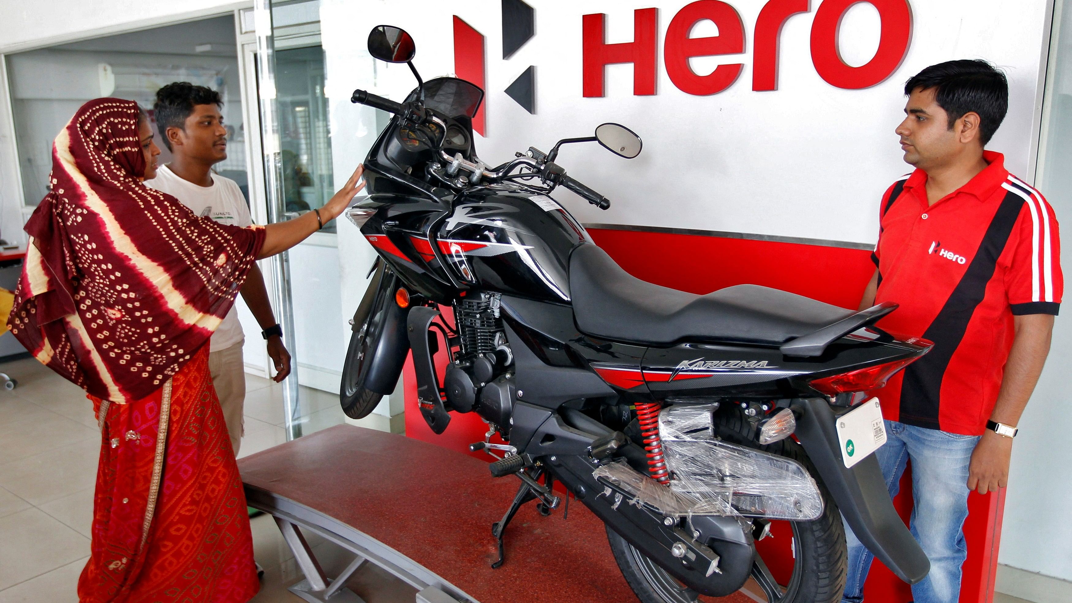 <div class="paragraphs"><p>Customers look at a Hero MotoCorp.</p></div>