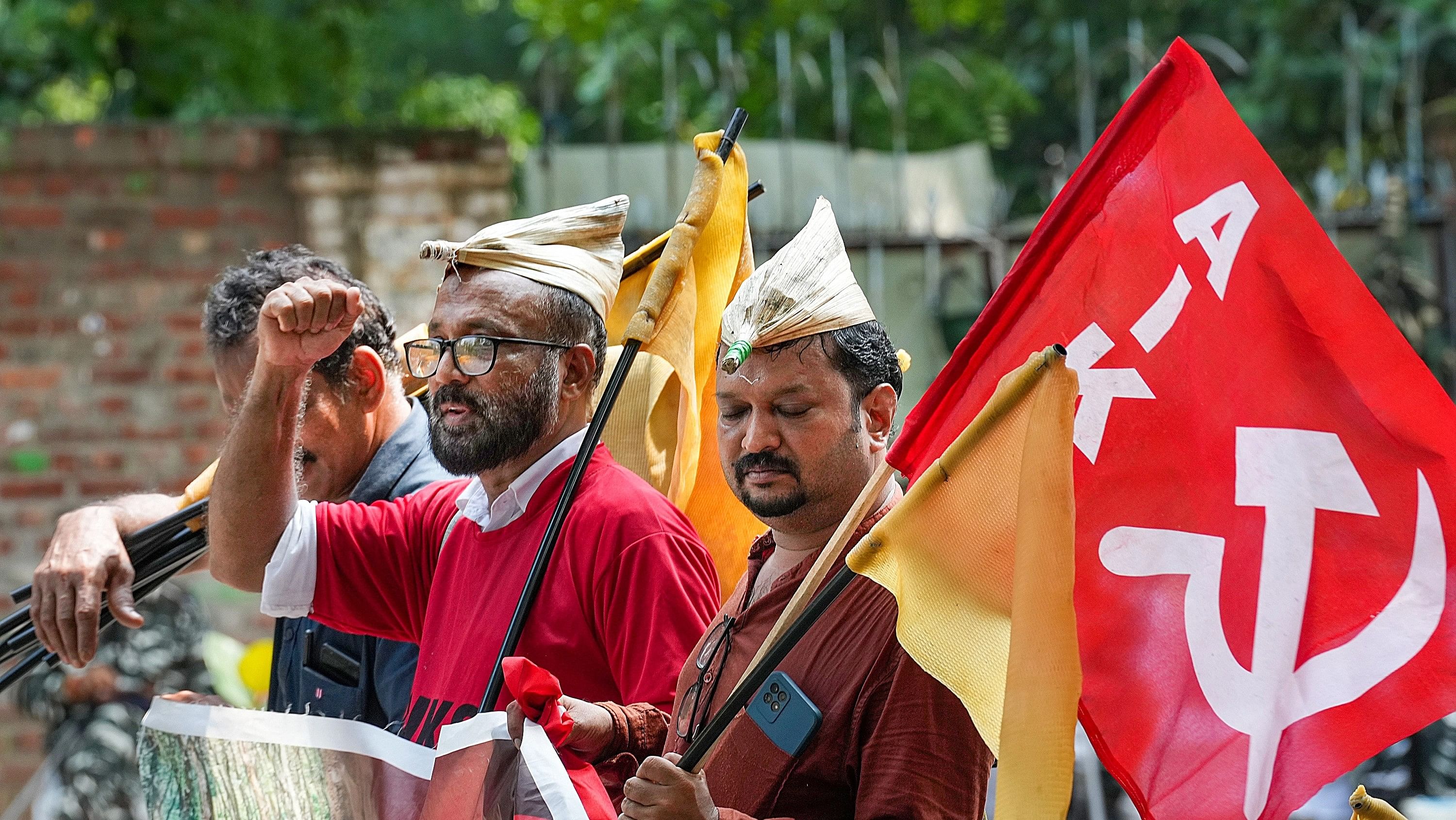 <div class="paragraphs"><p>A file photo of All India Kisan Sabha members staging a protest at Jantar Mantar, in New Delhi.</p></div>