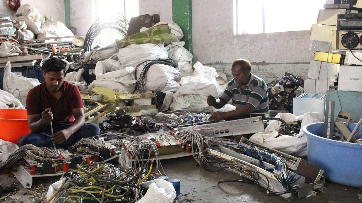 <div class="paragraphs"><p>Authorised recyclers make sure that the metal content in the e-waste is extracted with no damage to the environment. </p></div>