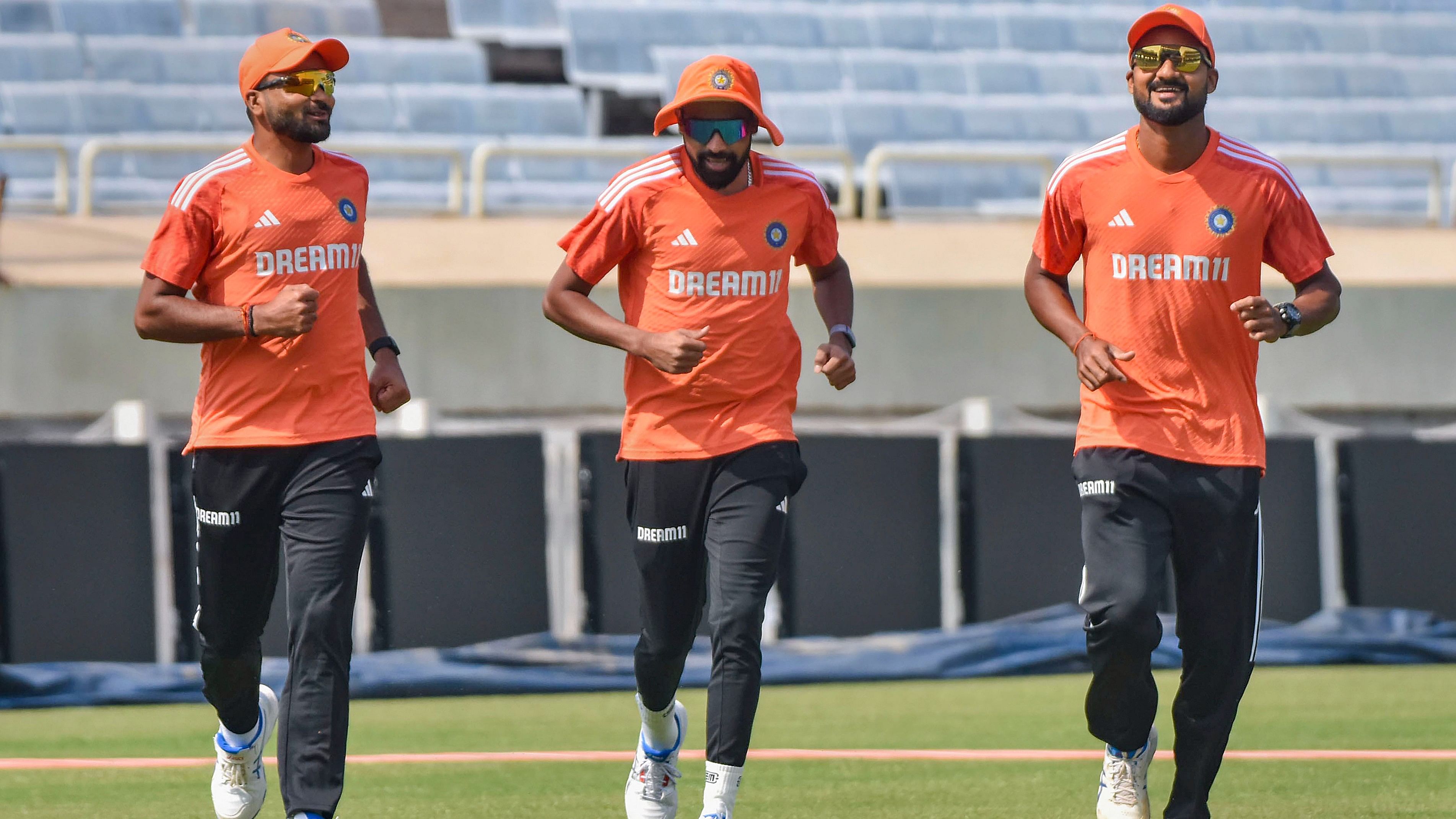 <div class="paragraphs"><p>There's a possibility that Akash Deep (right) could be handed a debut to link up with Mohammed Siraj (centre) in the fourth Test at Ranchi. </p></div>