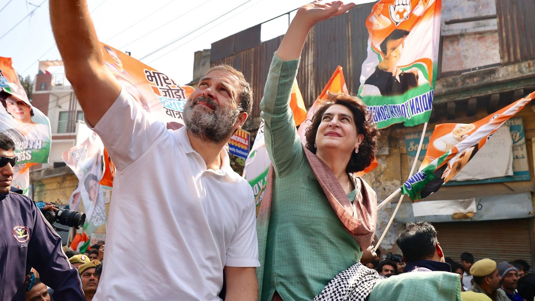 <div class="paragraphs"><p>Priyanka Gandhi Vadra joined Rahul Gandhi in UP's Moradabad </p></div>