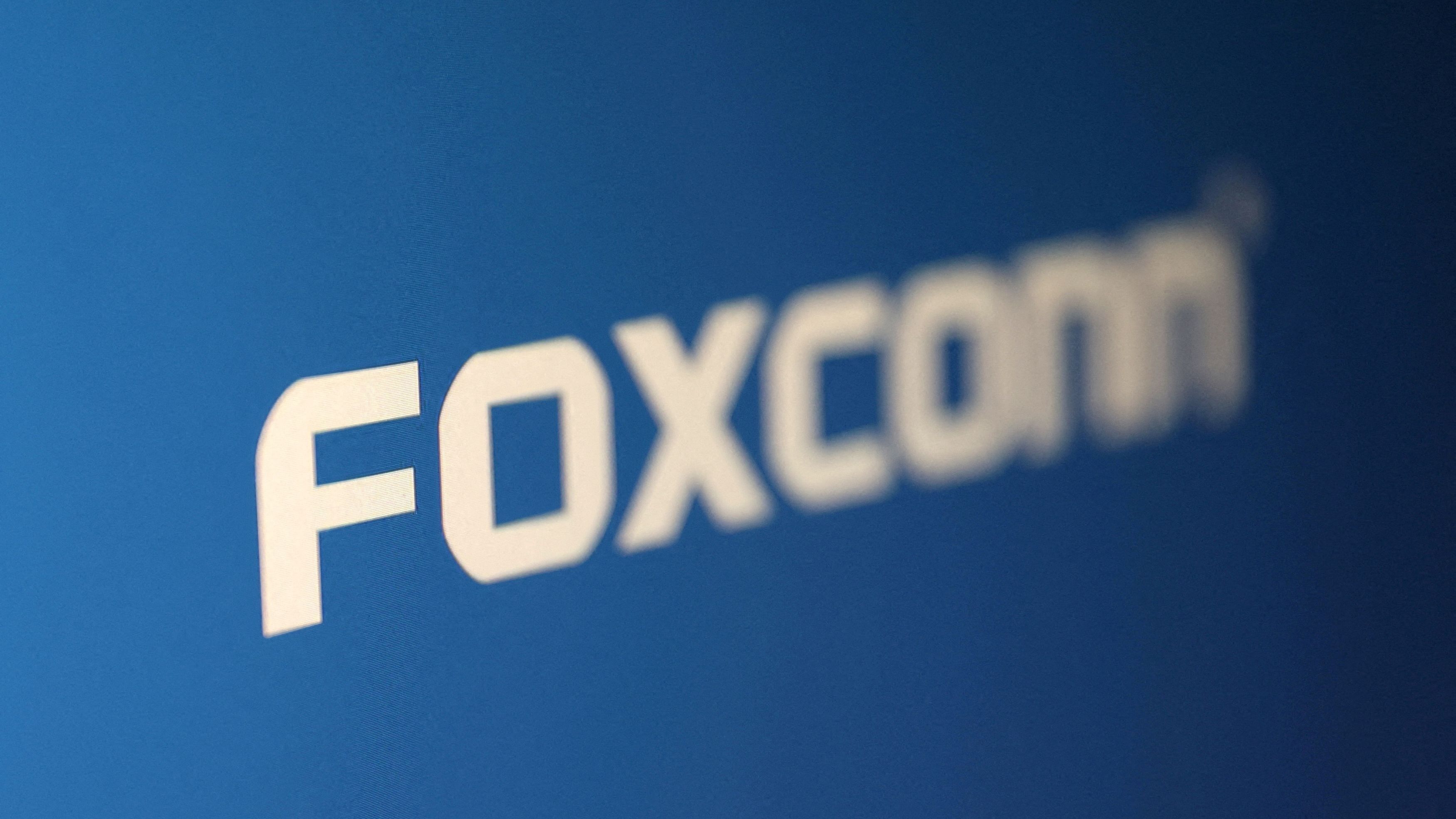 <div class="paragraphs"><p>Foxconn logo.</p></div>