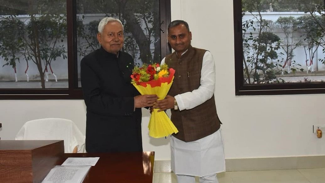 <div class="paragraphs"><p>(Right) JDU MLA Sushanshu Shekhar with Bihar chief minister and party supremo Nitish Kumar.</p></div>