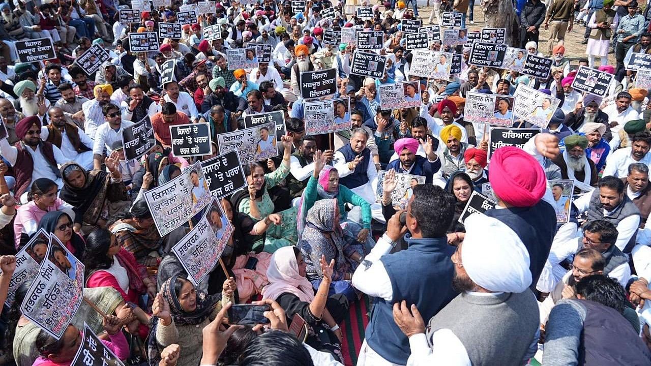 <div class="paragraphs"><p>The protest was led by Punjab Congress chief Amarinder Singh Raja Warring.</p></div>