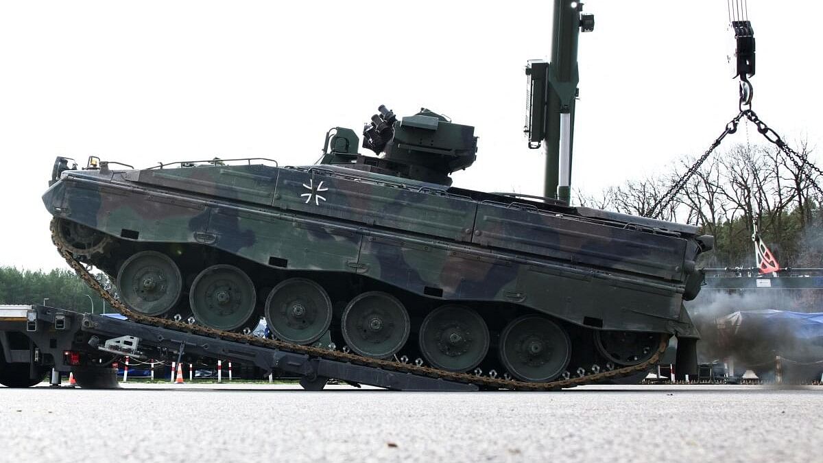 <div class="paragraphs"><p>German Defence Minister Pistorius and German President Steinmeier visit Ukrainians undergoing Leopard tank training in Klietz.</p></div>