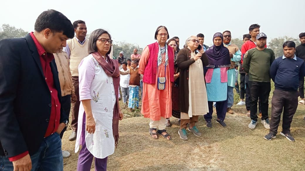 <div class="paragraphs"><p>The six-member team of the West Bengal Commission for Protection of Child Rights which visited Sandeshkhali was led by its chairman Tulika Das.</p><p></p></div>