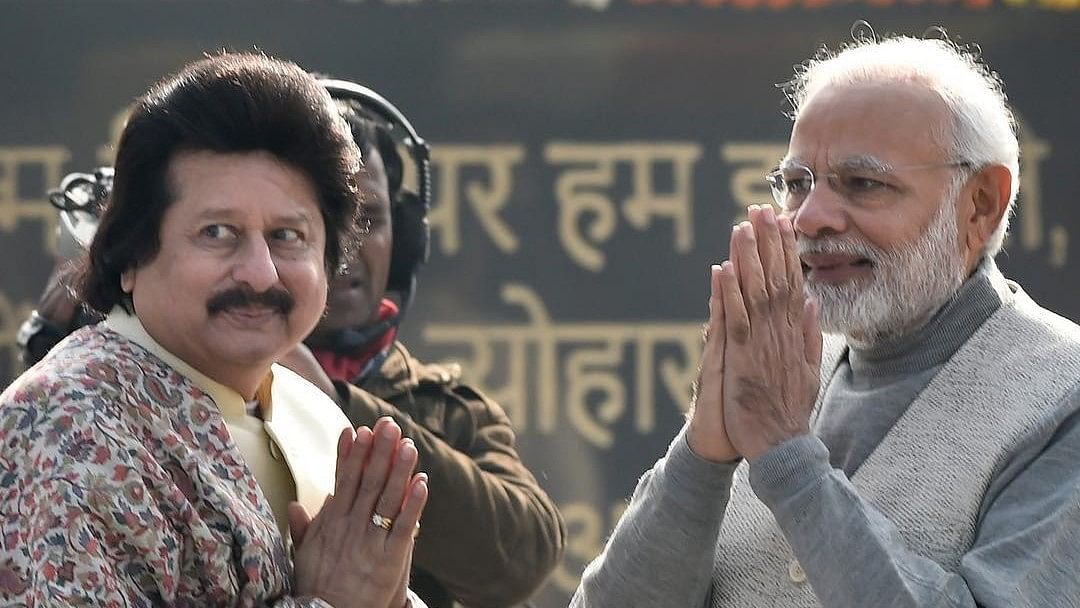 <div class="paragraphs"><p>Prime Minister Narendra Modi with late Ghazal singer Pankaj Udhas. </p></div>