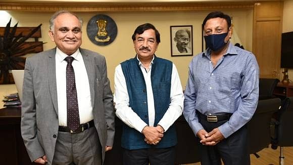 <div class="paragraphs"><p>Ex-Election Commissioner Anup Chandra Pandey (left) with Chief Election Commissioner, Sushil Chandra, and Election Commissioner Shri Rajiv Kumar</p></div>