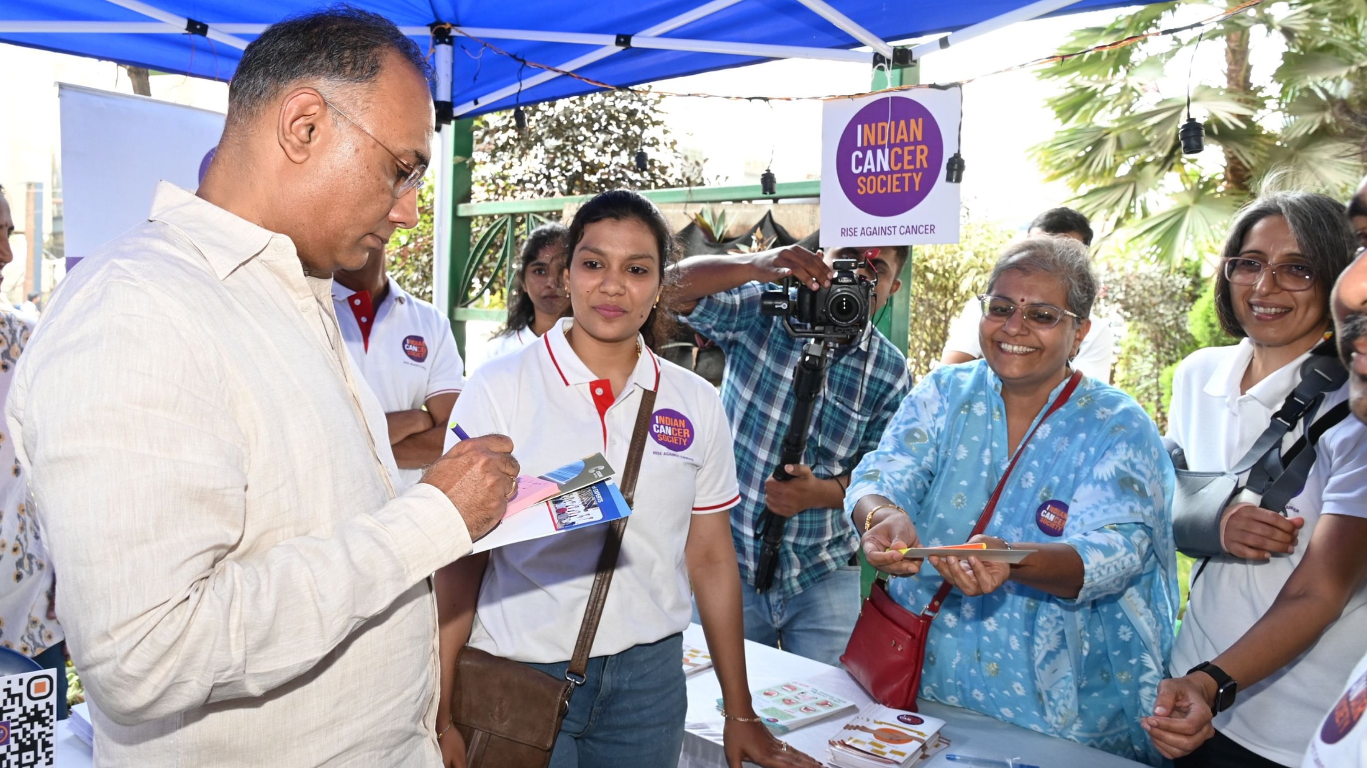 <div class="paragraphs"><p>Health and Family Welfare Minister Dinesh Gundu Rao interacts with people at&nbsp;‘Say No to Cancer, Say Yes to Life’ expo organised by Deccan Herald and Prajavani in Bengaluru on Saturday. </p></div>