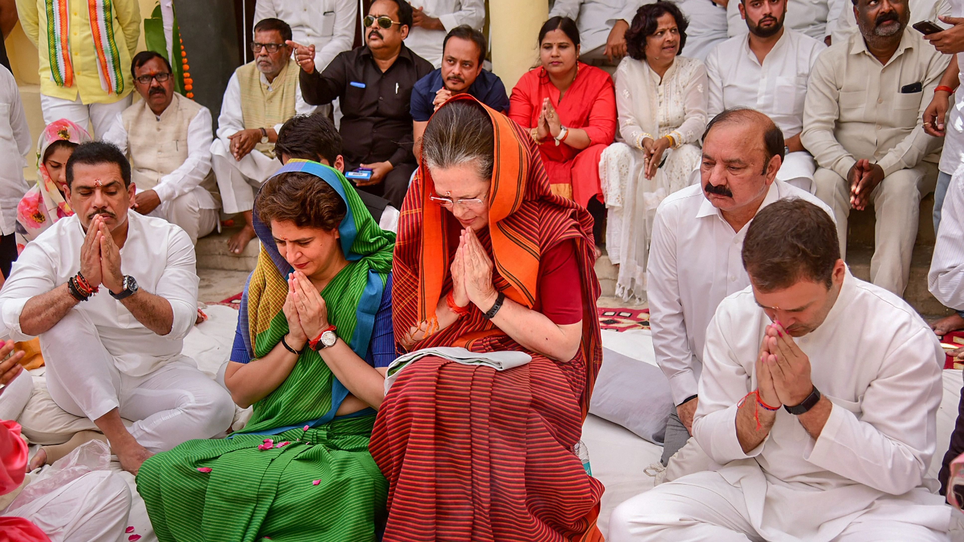 <div class="paragraphs"><p>Sonia Gandhi offers prayers ahead of filing nomination for Raebareli LS seat.&nbsp;</p></div>