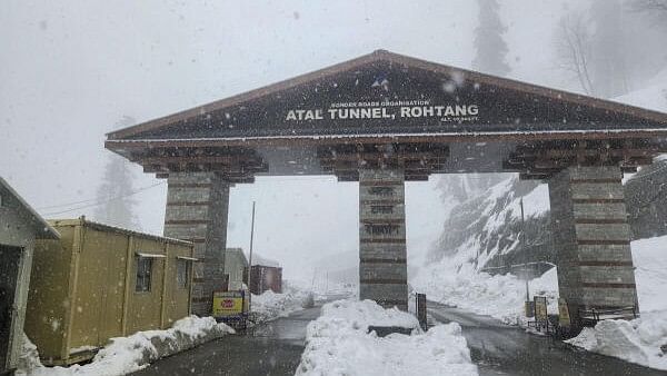 <div class="paragraphs"><p> Snow-covered road at the Atal Tunnel Rohtang South Portal during snowfall, in Manali district.</p></div>