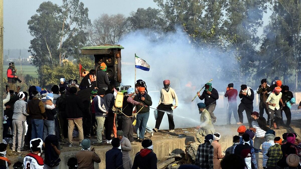 <div class="paragraphs"><p>Police use tear gas to disperse farmers gathered at the Punjab-Haryana Shambhu border during their 'Delhi Chalo' march.</p></div>