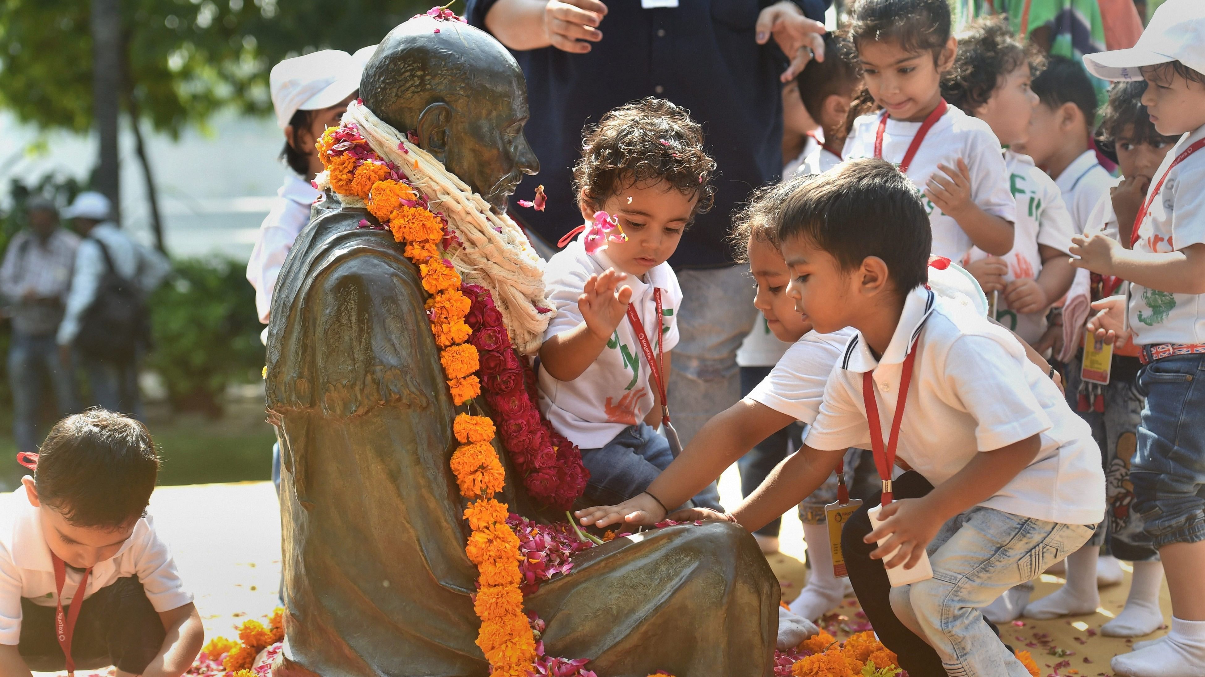 <div class="paragraphs"><p>School students pay tribute to Mahatma Gandhi on his 149th birth anniversary, at Sabarmati Ashram in Ahmedabad, Tuesday, Oct 2, 2018. </p></div>