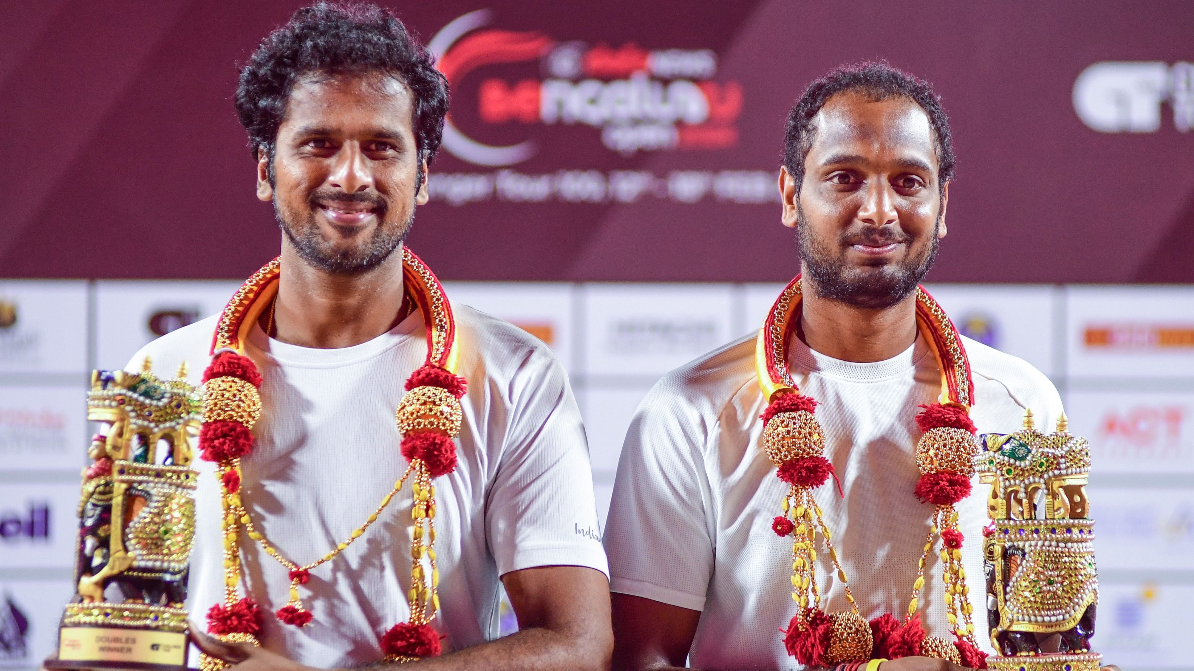 <div class="paragraphs"><p>Saketh Myneni (left) and Ramkumar Ramanathan pose with their trophies after winning the men’s doubles final of the Bengaluru Open at KSLTA on Saturday.</p></div>