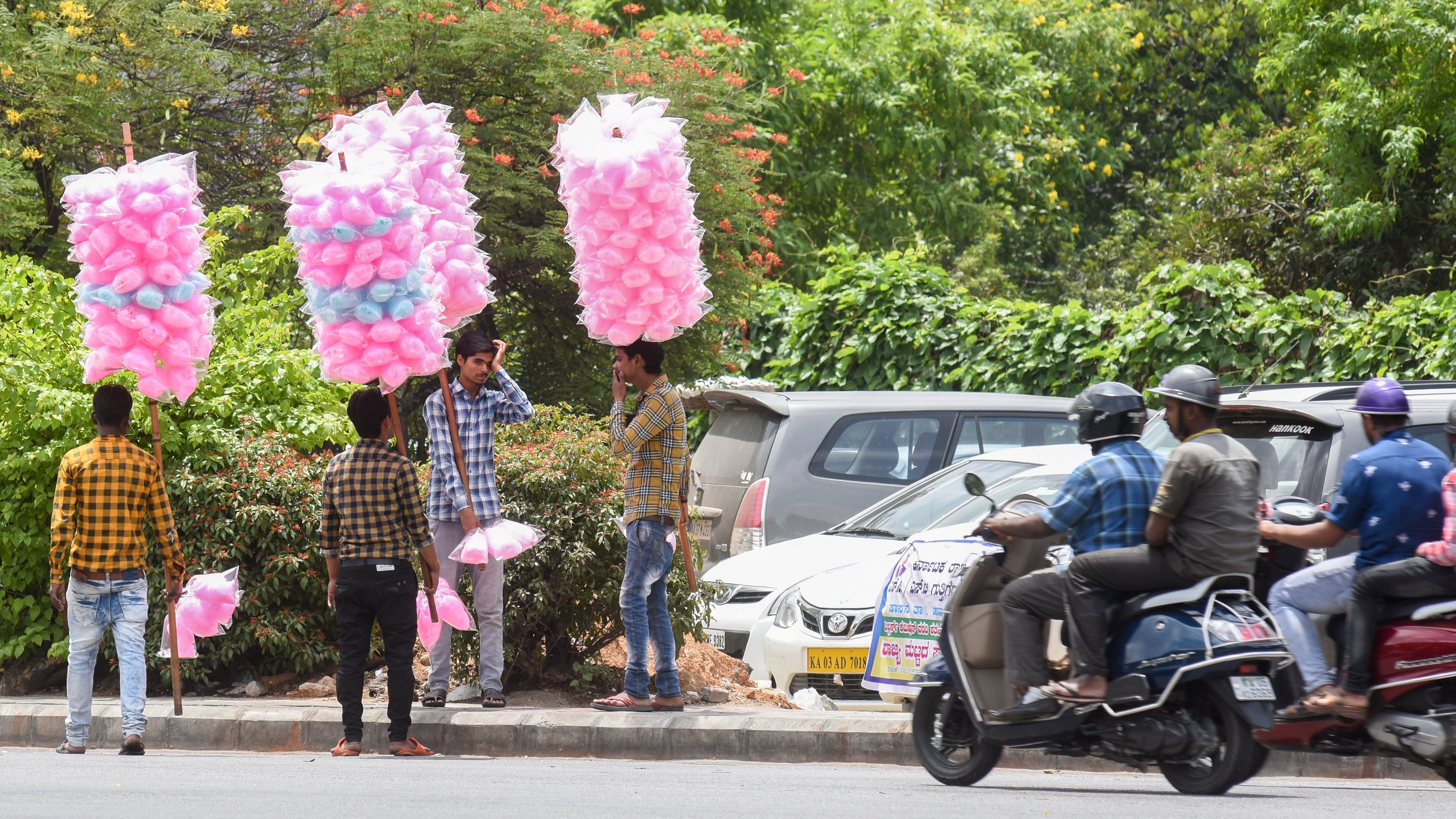 <div class="paragraphs"><p>Tamil Nadu and Puducherry governments have imposed a ban on cotton candy due to the presence of Rhodamine-B, a cancer-causing agent. </p></div>