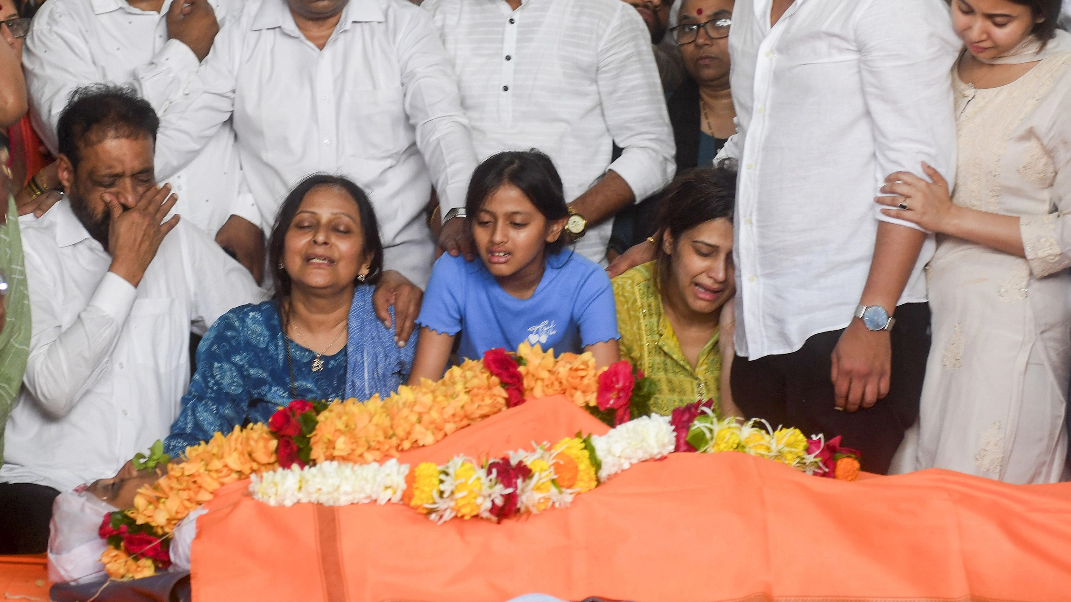 <div class="paragraphs"><p>Family members of Shiv Sena (UBT) leader Abhishek Ghosalkar mourn near his mortal remains during his funeral, in Mumbai, Friday, Feb. 9, 2024. </p></div>