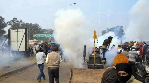 <div class="paragraphs"><p> Police use tear gas shells to disperse farmers gathered at the Punjab-Haryana Shambhu border during their 'Dilli Chalo' march.</p></div>