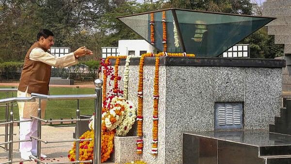 <div class="paragraphs"><p>Madhya Pradesh Chief Minister Mohan Yadav pays tribute to victims of the 2019 suicide bombing attack by militants in J&amp;K's Pulwama, at Shaurya Smarak in Bhopal, Wednesday, Feb 14.</p></div>