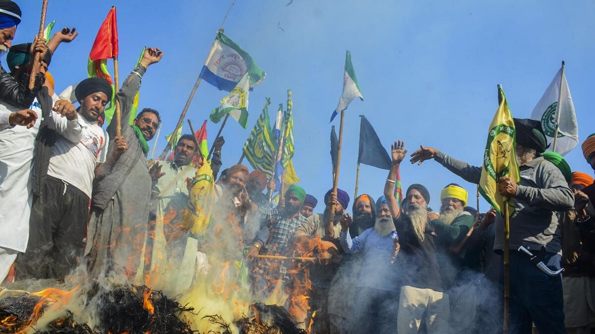 <div class="paragraphs"><p>Farmers burn effigies while observing 'Black Day' following the death of a farmer at Khanauri border in Sangrur district, Punjab, during their ongoing protests.</p></div>