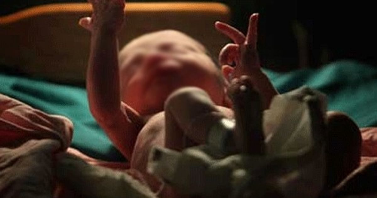 미주리주의 한 여성이 “실수로” 1개월 된 아기를 오븐에 넣어 재우게 한 혐의로 기소됐다.