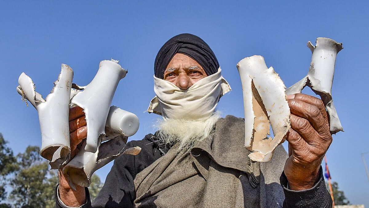 <div class="paragraphs"><p>An elderly farmers shows burst tear gas shells during the 'Delhi Chalo' march, at the Punjab-Haryana Shambhu border, in Patiala district, Thursday, Feb. 22, 2024.</p></div>