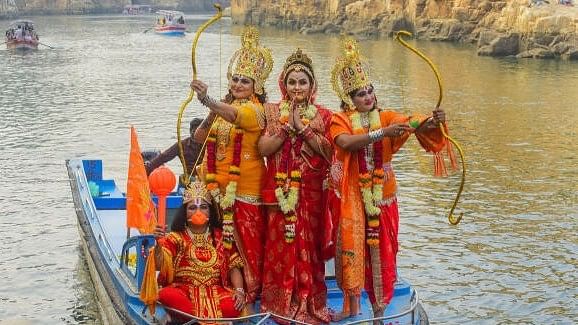 <div class="paragraphs"><p>Artists dressed as Lord Rama, Lakshman, Hanuman and goddess Sita. Representative image.</p></div>