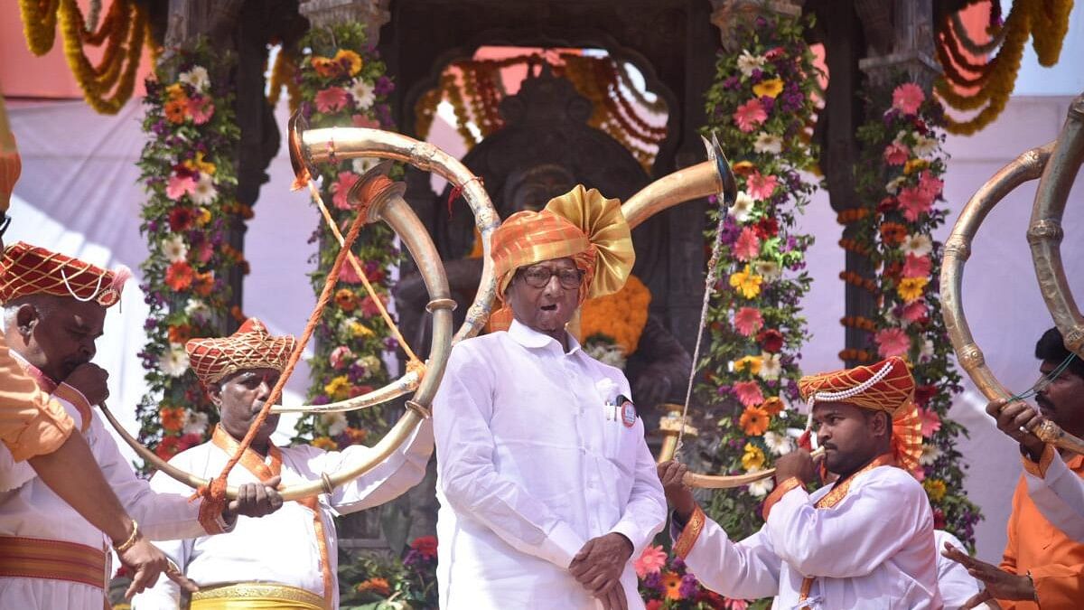 <div class="paragraphs"><p>Chants of 'Chhatrapati Shivaji Maharaj ki jai' and 'Jai Bhawani, Jai Shivaji' were heard as Pawar unveiled the new symbol.</p></div>