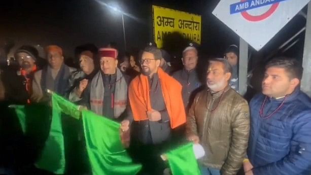 <div class="paragraphs"><p>Union Minister Anurag Thakur flags off the train.</p></div>